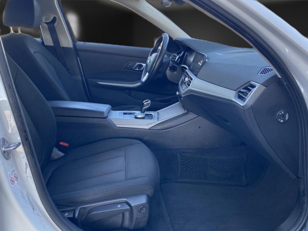 BMW 320 d LiveCockpit - Samsaru's Car Outlet