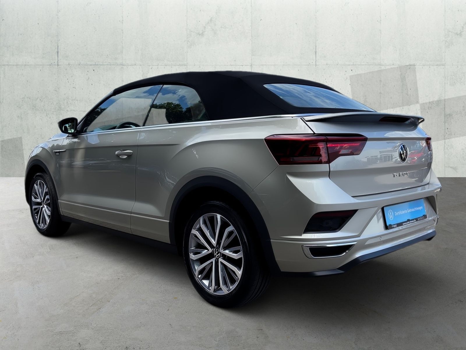Volkswagen T-Roc R-LINE - Samsaru's Car Outlet
