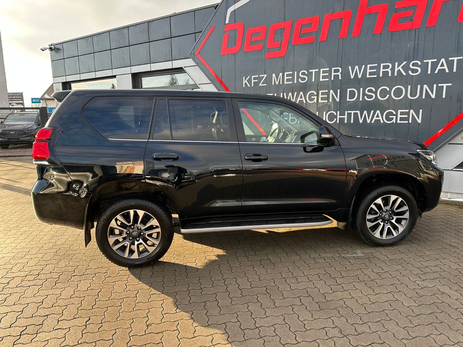 Toyota Land Cruiser 2.8D-4D Executive LED ACC 360°