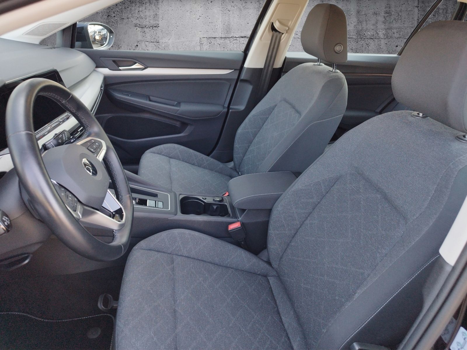 Volkswagen Golf VIII Variant Life 2.0 TDI DSG - Samsaru's Car Outlet