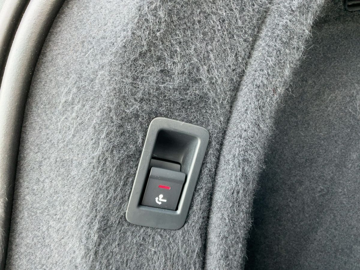 Audi A4 Avant 40 TFSI S-LINE - Samsaru's Car Outlet