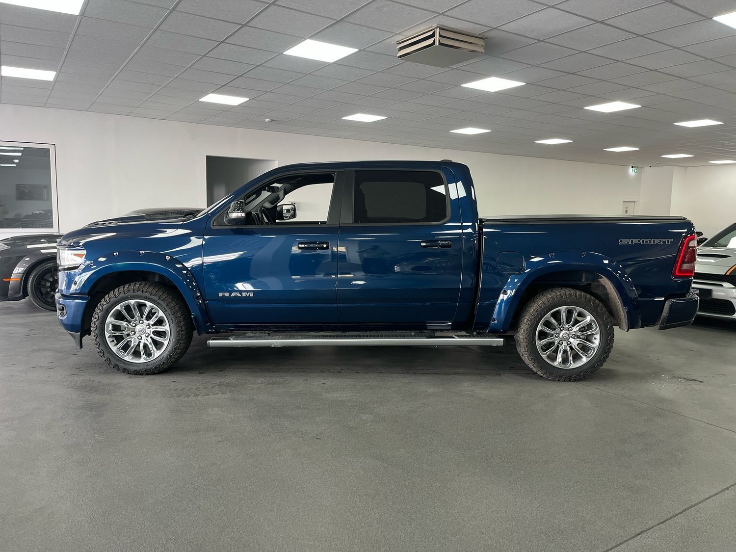 Dodge RAM 5,7l V8 *LARAMIE/12 Zoll Display/LED/AHK/SHZ