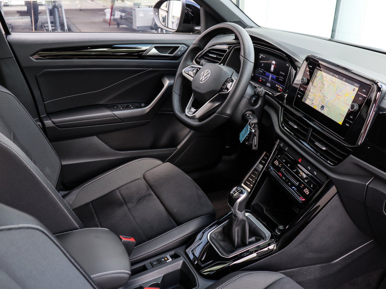 Volkswagen T-Roc R-Line 1.5 TSI - Samsaru's Car Outlet