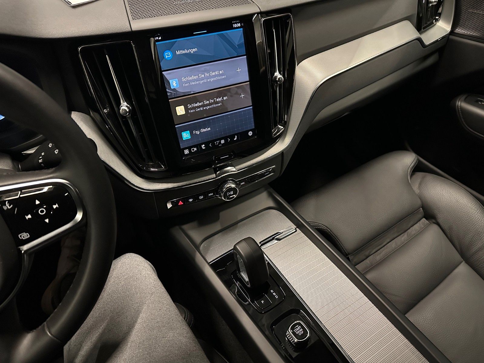 Volvo XC60 Plus Dark AWD *LEDER/Sport*AHK*Business*