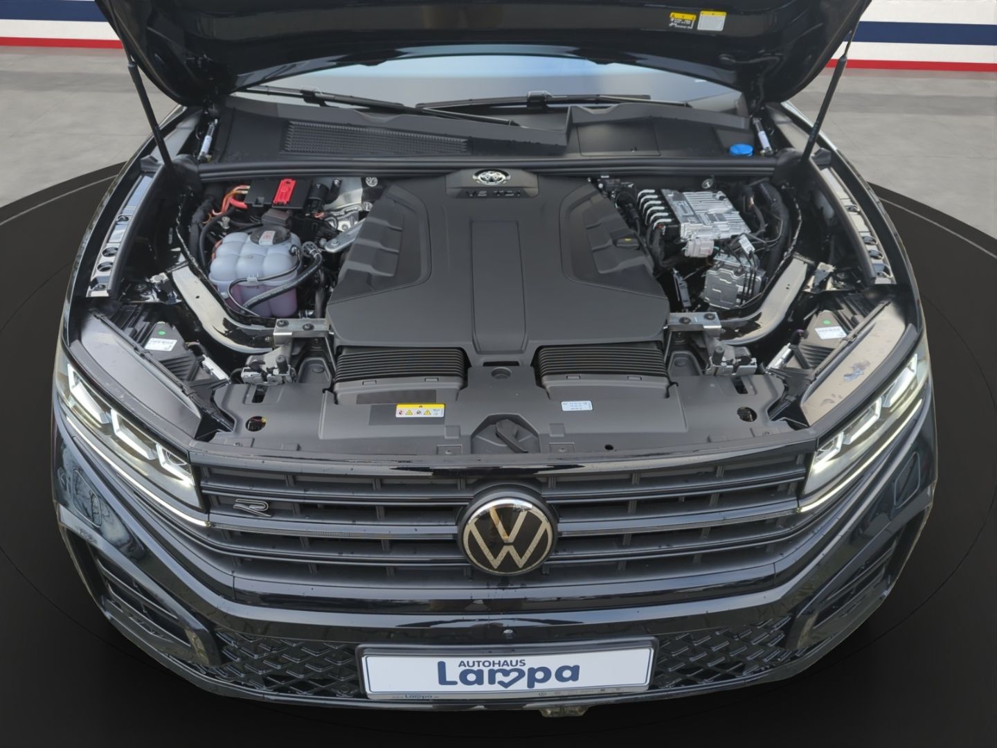 Volkswagen Touareg R-Line 3.0 V6 TDI 4MOTION DSG AHK,NAV,SH