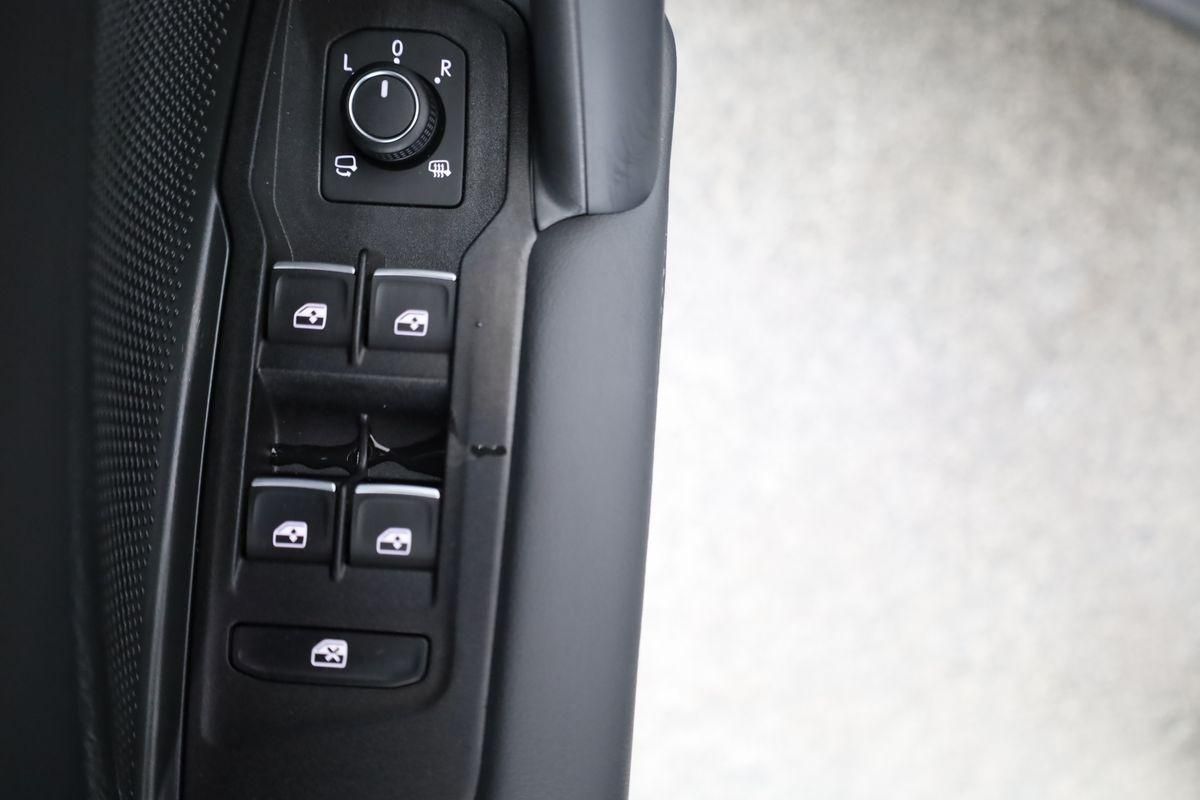 Volkswagen Tiguan TDI DSG 4M R-LINE Black, 20-Zoll, Pano, L