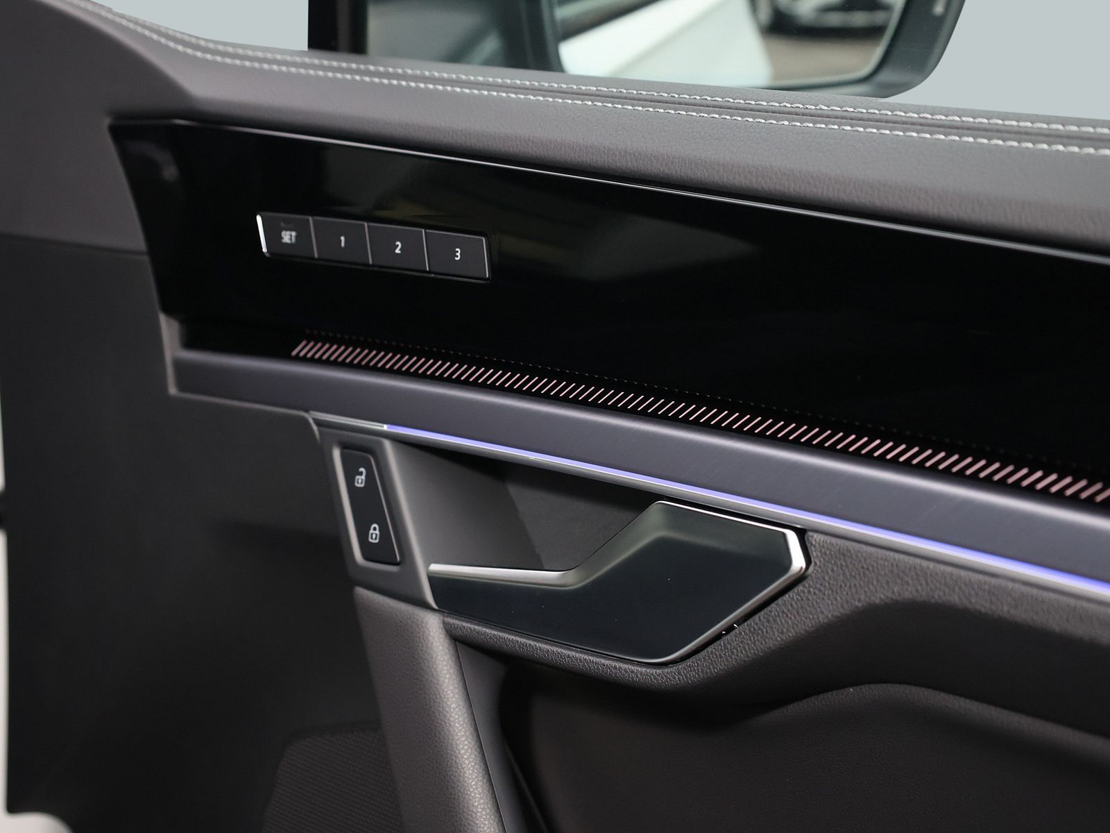Volkswagen Touareg R 3.0 TSI R Plug-In - Samsaru's Car Outlet