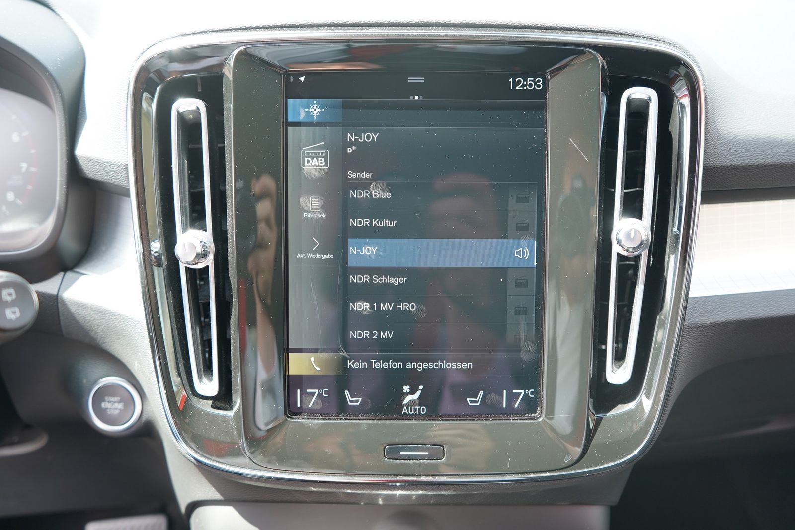 Volvo XC 40 T3 2WD Momentum Pro - Samsaru's Car Outlet