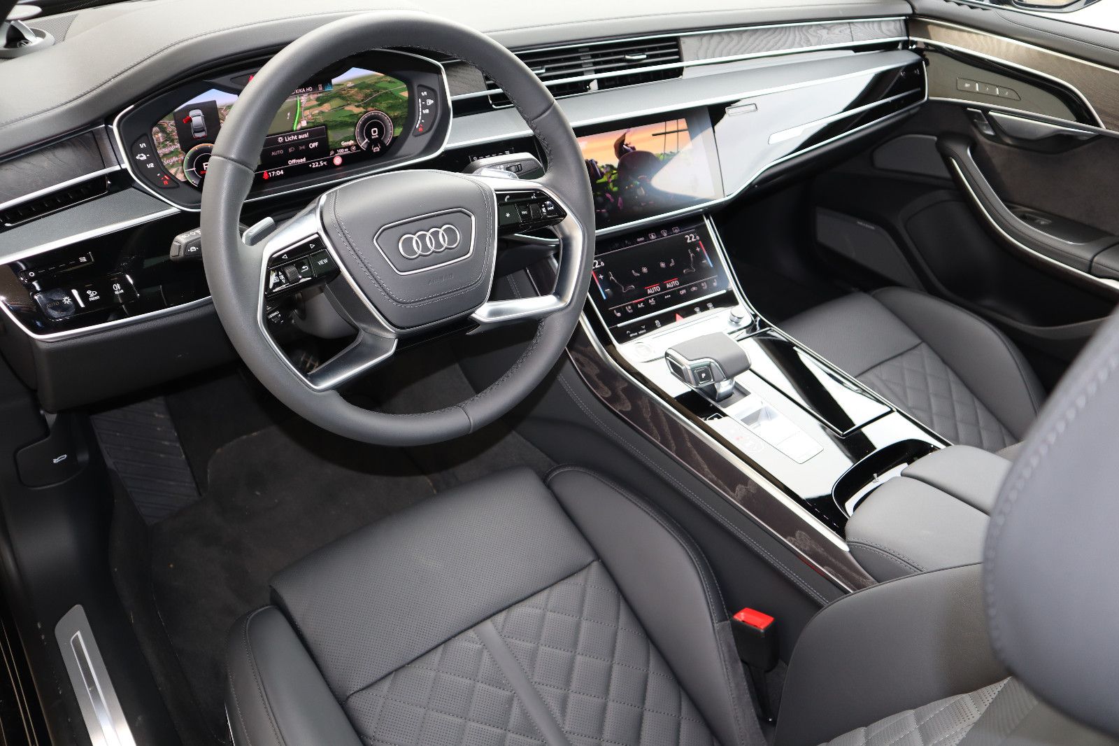 Audi A8L 60 TFSIe lang S-LINE - Samsaru's Car Outlet