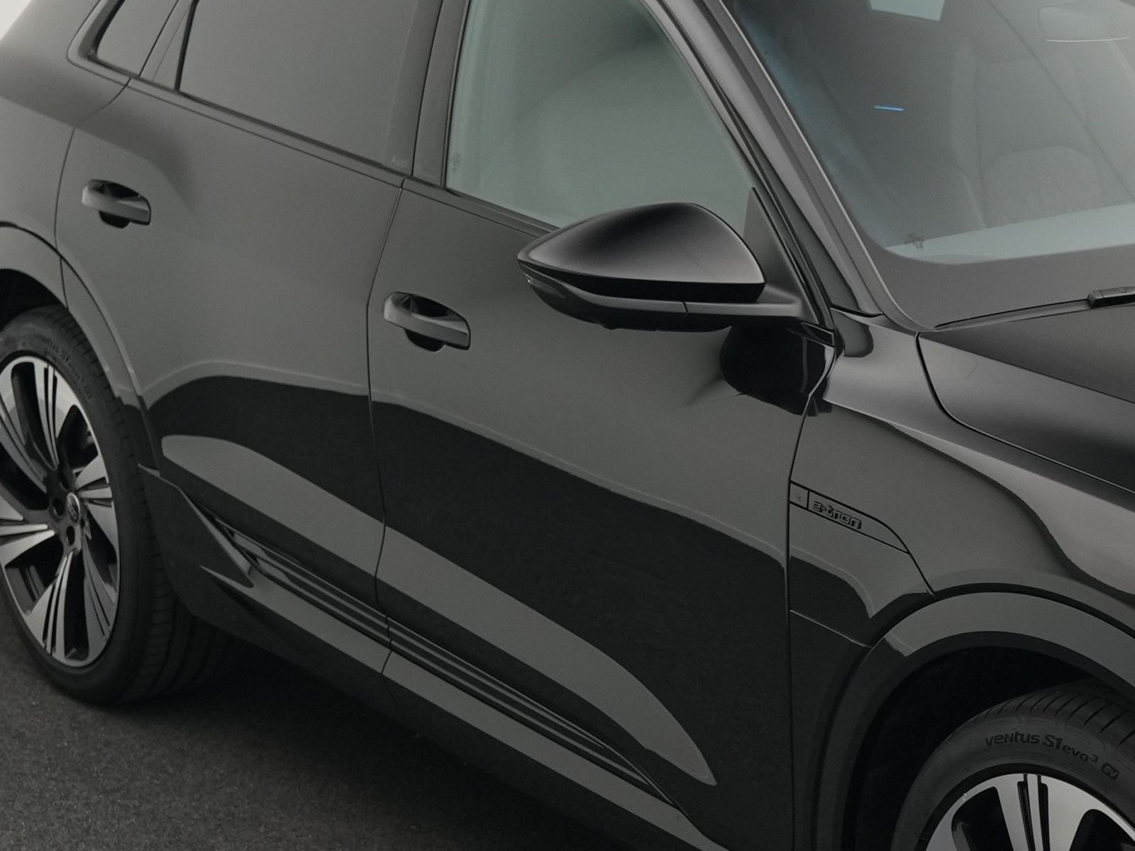 Audi Q8 e-tron S line 55 quattro *Opt.schw*PANO*AHK*