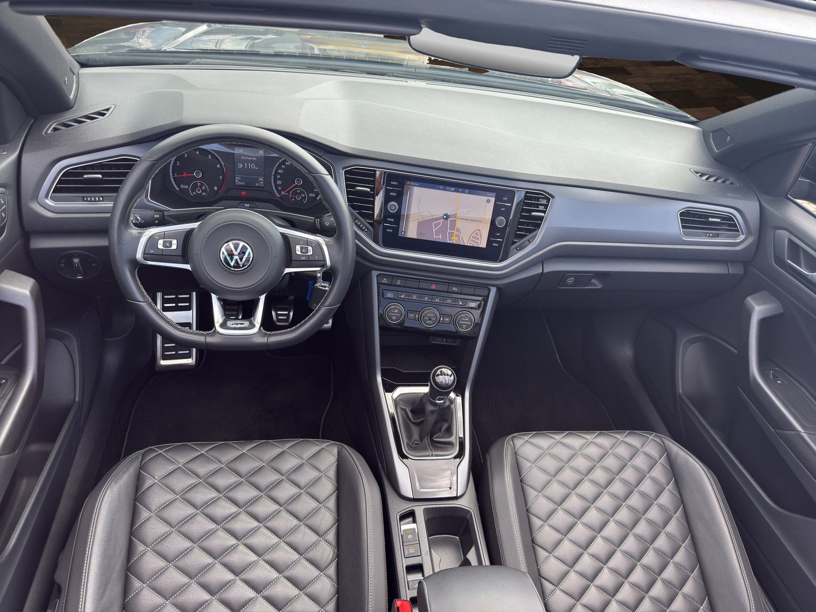 Volkswagen T-Roc R-Line - Samsaru's Car Outlet