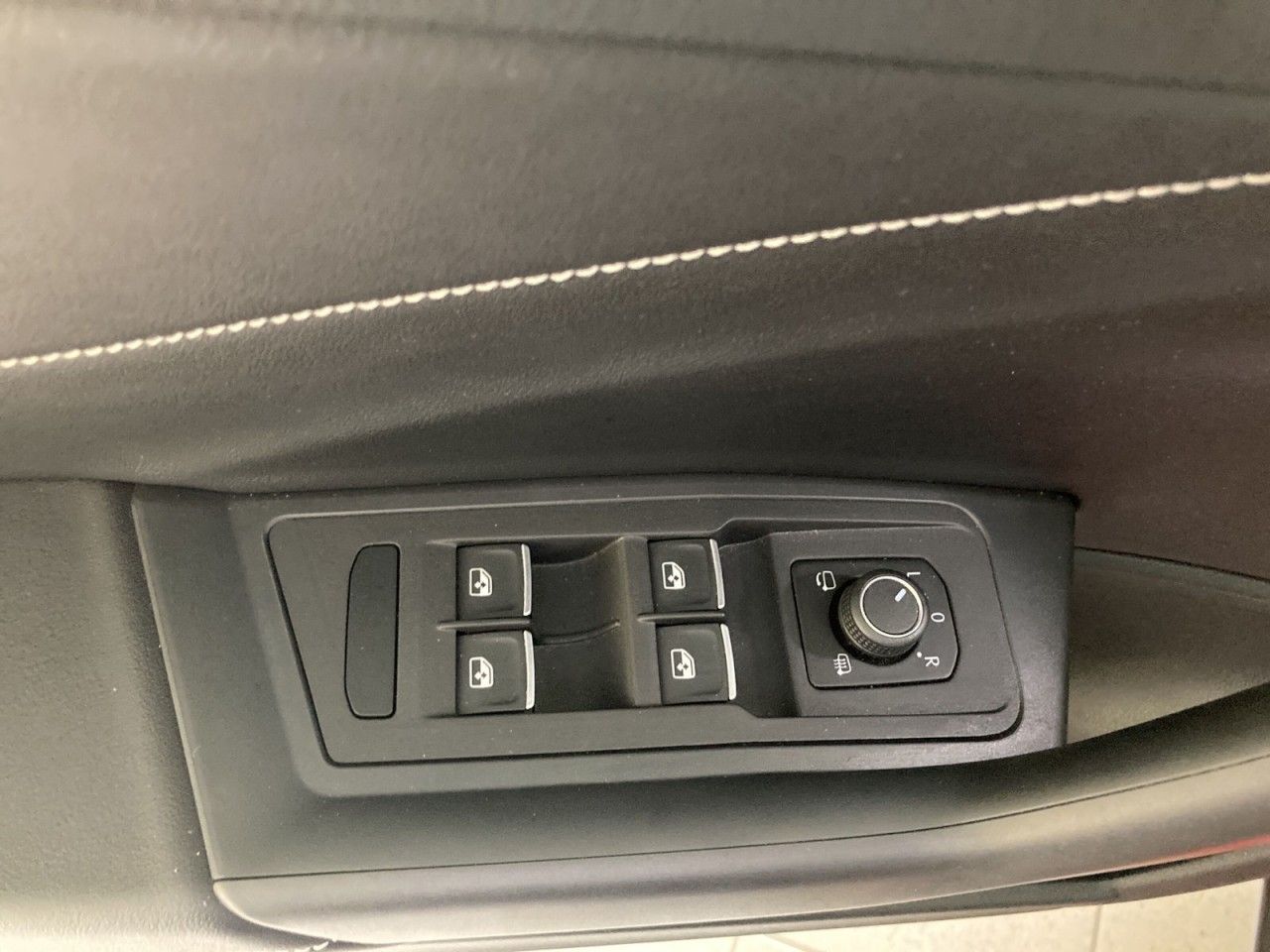 Volkswagen T-Roc Cabriolet 1.5 TSI Style - Samsaru's Car Outlet