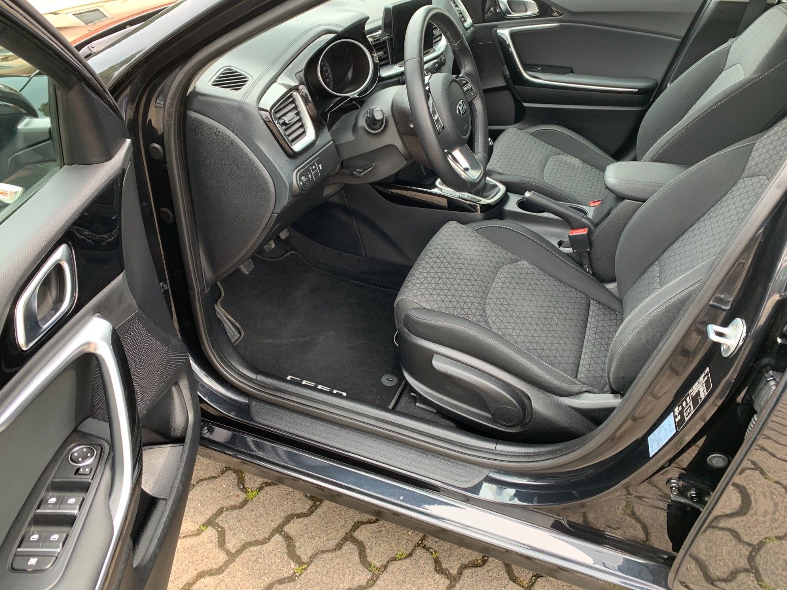 Kia Ceed - Samsaru's Car Outlet