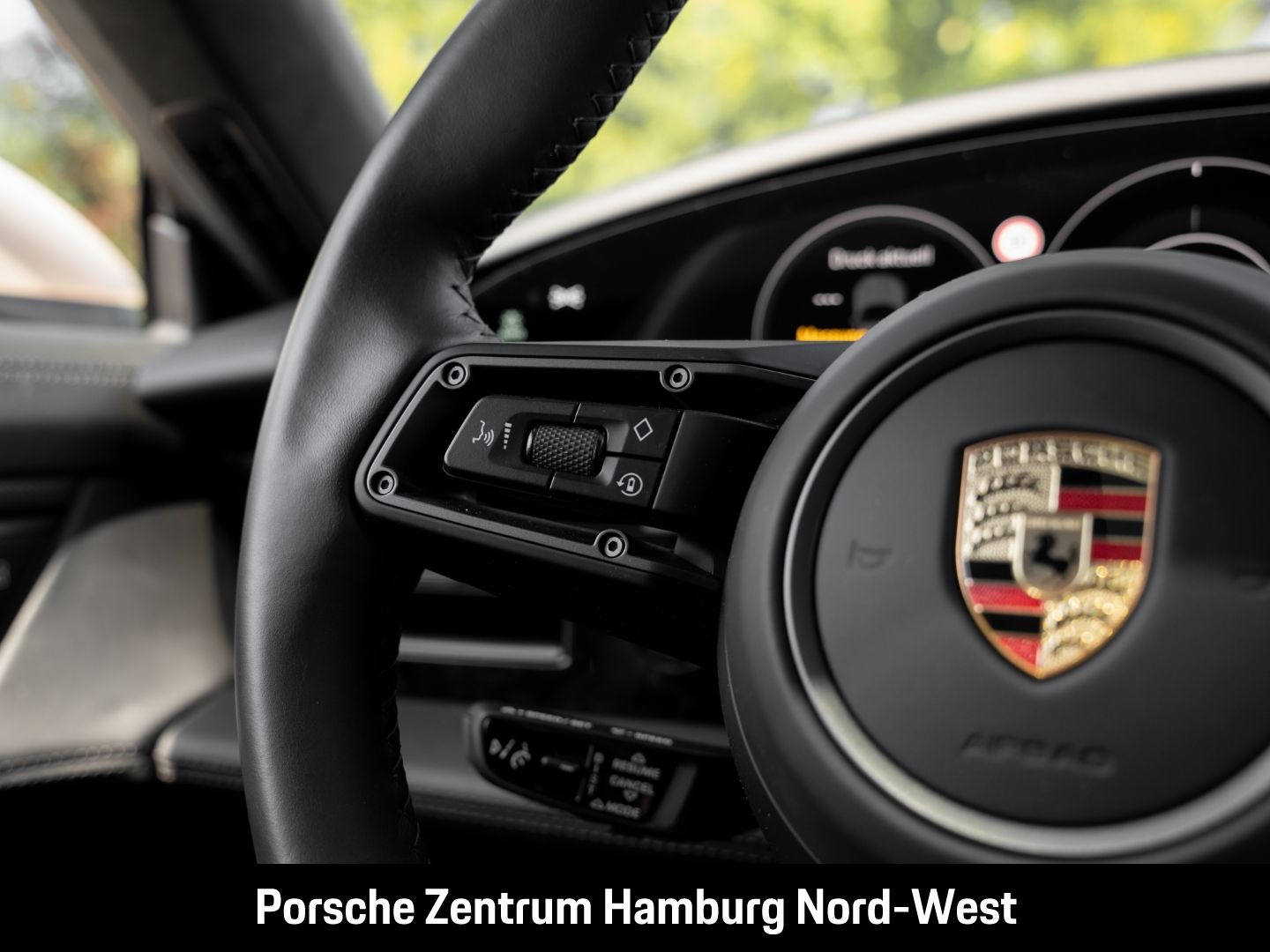 Porsche Taycan Turbo S Cross Turismo Burmester HUD PDCC