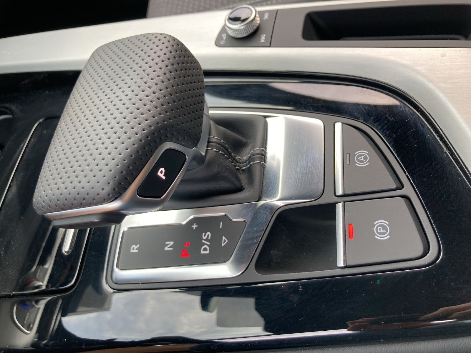 Audi A4 Avant 40 TFSI Q 2x S LINE AHK LM19 MATRIX-LED