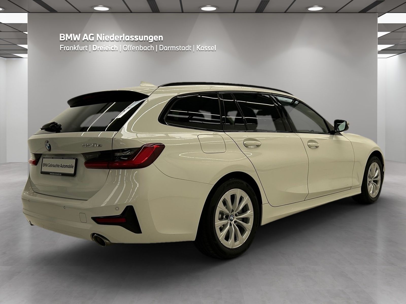 BMW 330e Touring - Samsaru's Car Outlet
