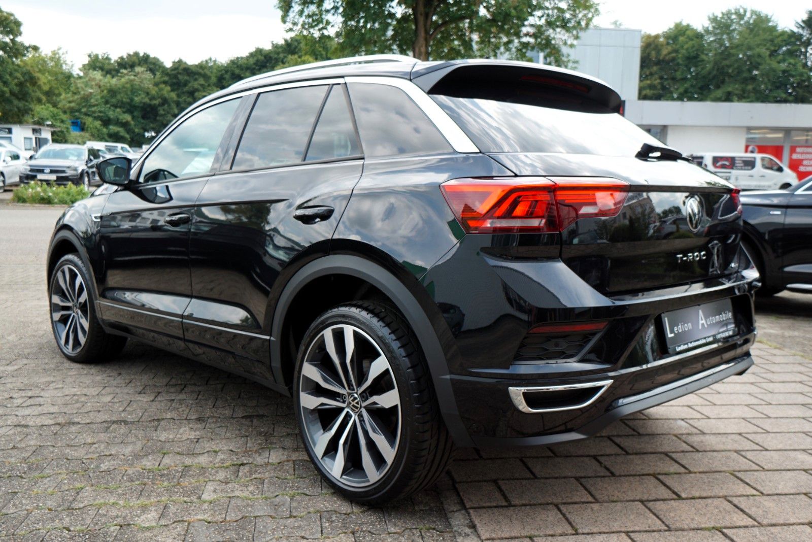 Volkswagen T-Roc 4Motion 2.0 TDI R-Line - Samsaru's Car Outlet