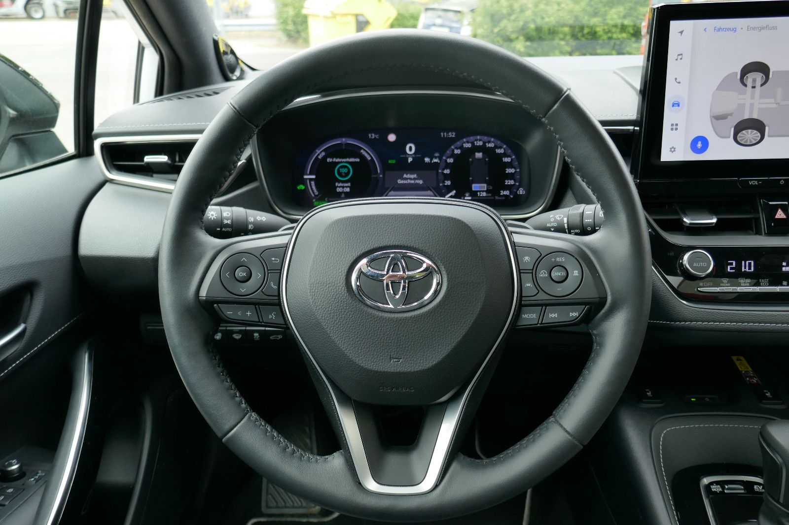 Toyota Corolla 2.0 Hybrid Lounge - Samsaru's Car Outlet