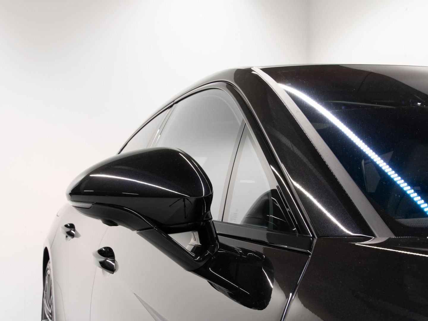 Porsche Panamera 4 E-Hybrid Platinum Edition