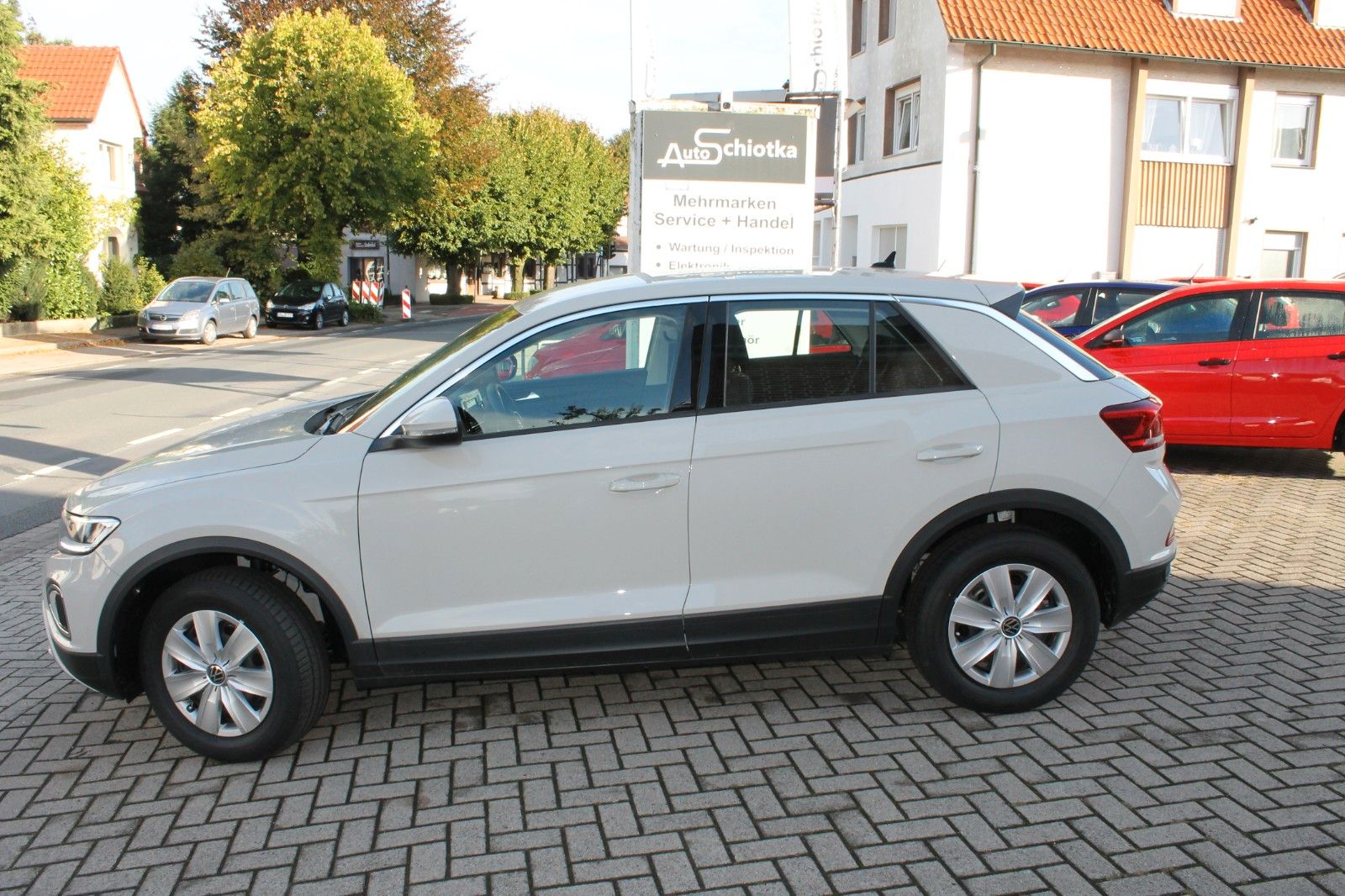 Volkswagen T-Roc 1.0 TSi - Samsaru's Car Outlet