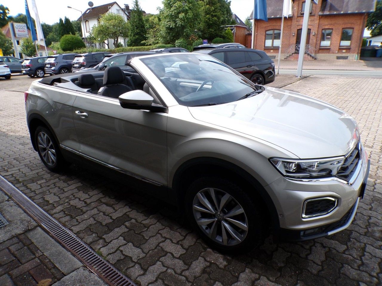 Volkswagen T-ROC CABRIOLET 1.5 TSI - Samsaru's Car Outlet