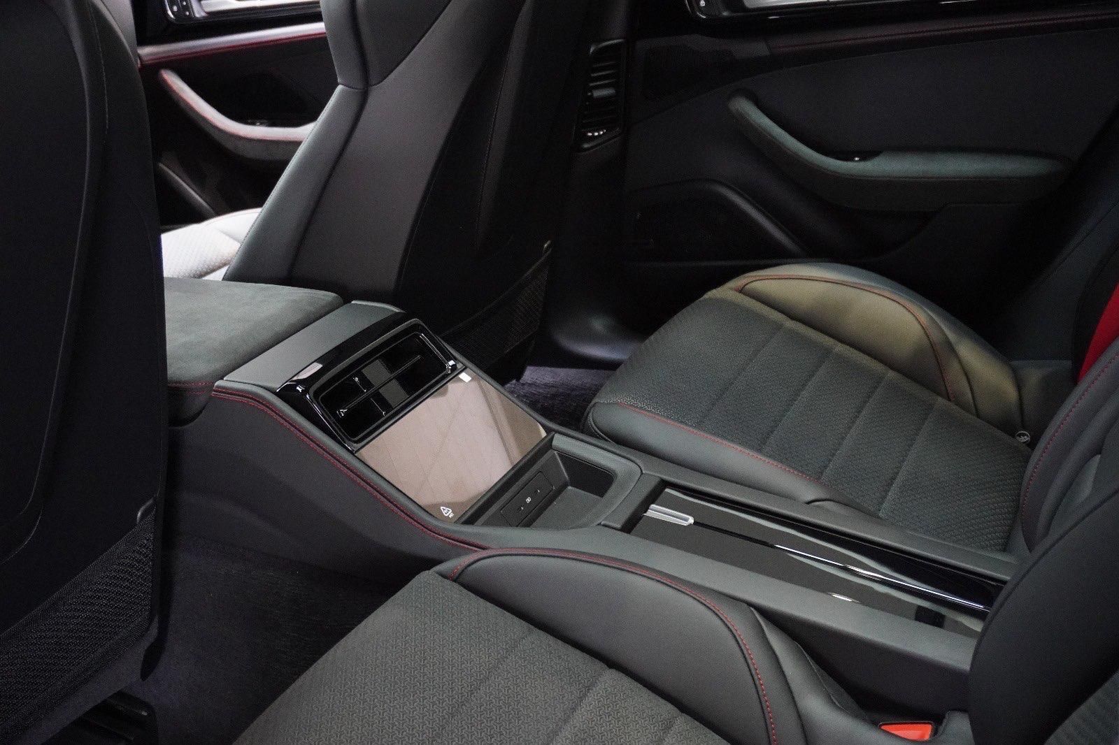 Porsche Panamera GTS SportDesign head-up Exclusive Manuf