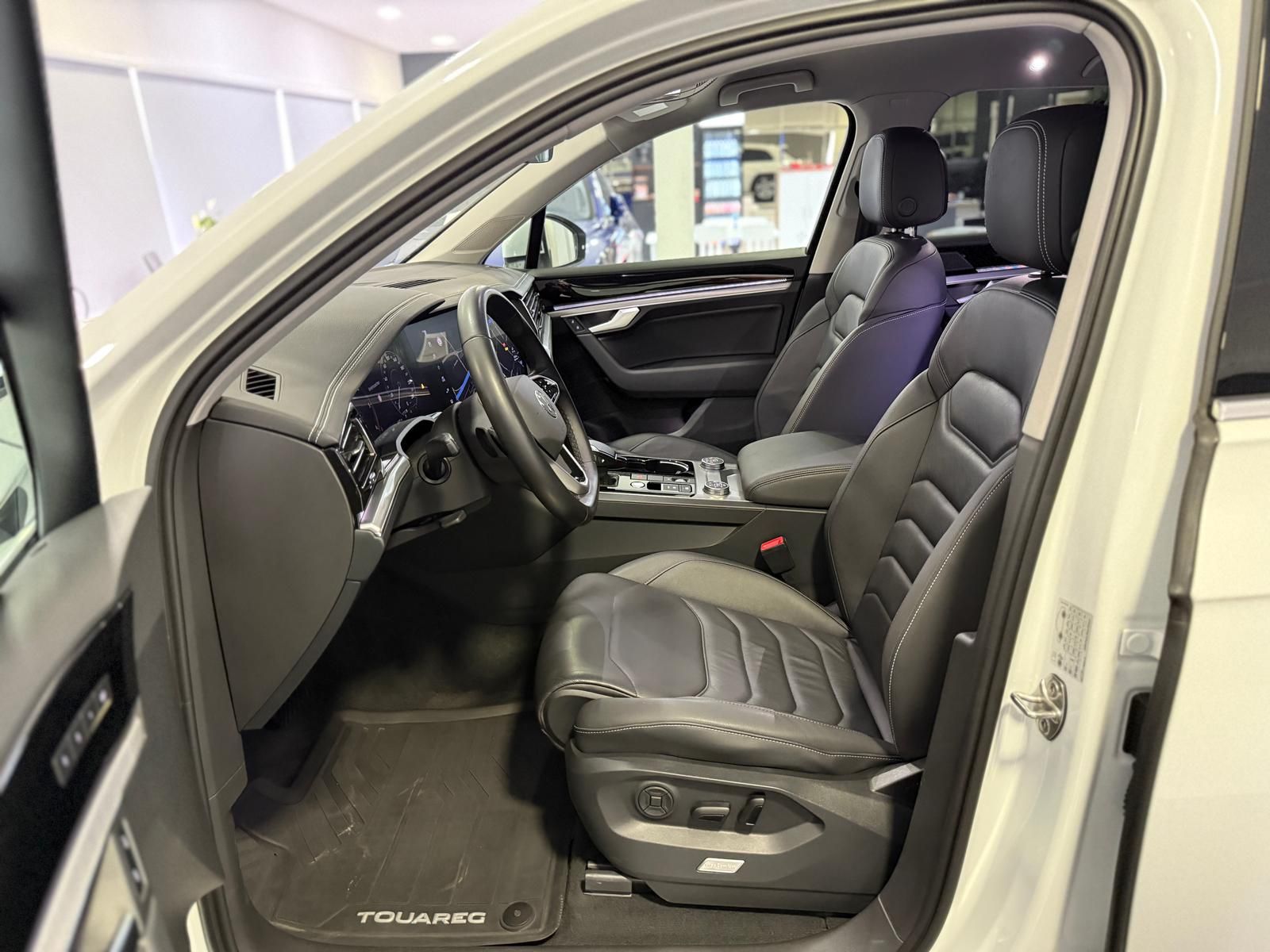 Volkswagen Touareg Elegance 4Motion - Samsaru's Car Outlet