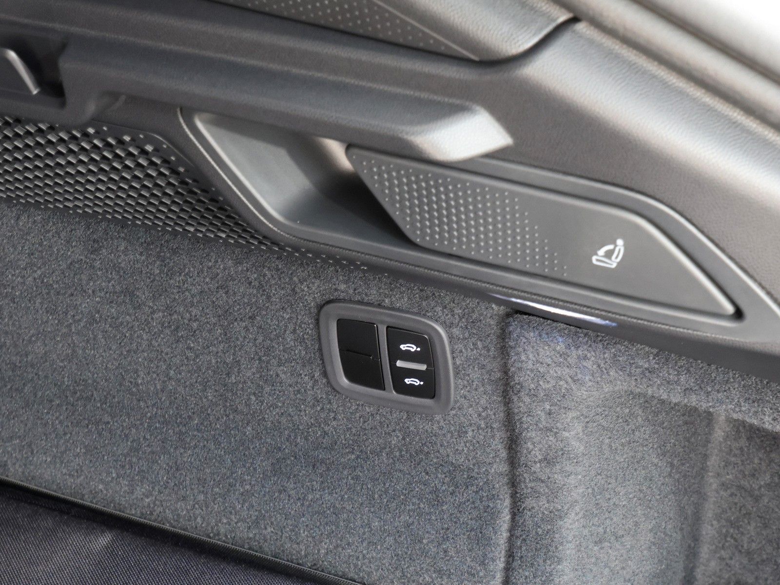 Porsche Macan Electric 4