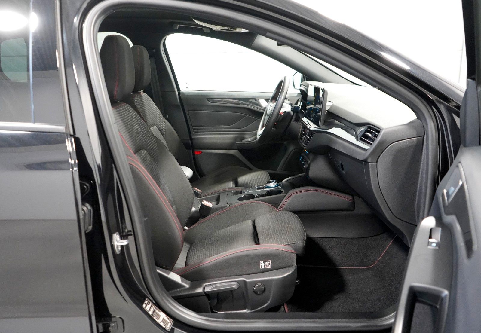 Ford Focus Turnier 1.5 EcoBlue ST-Line X *AHK*PANORAM