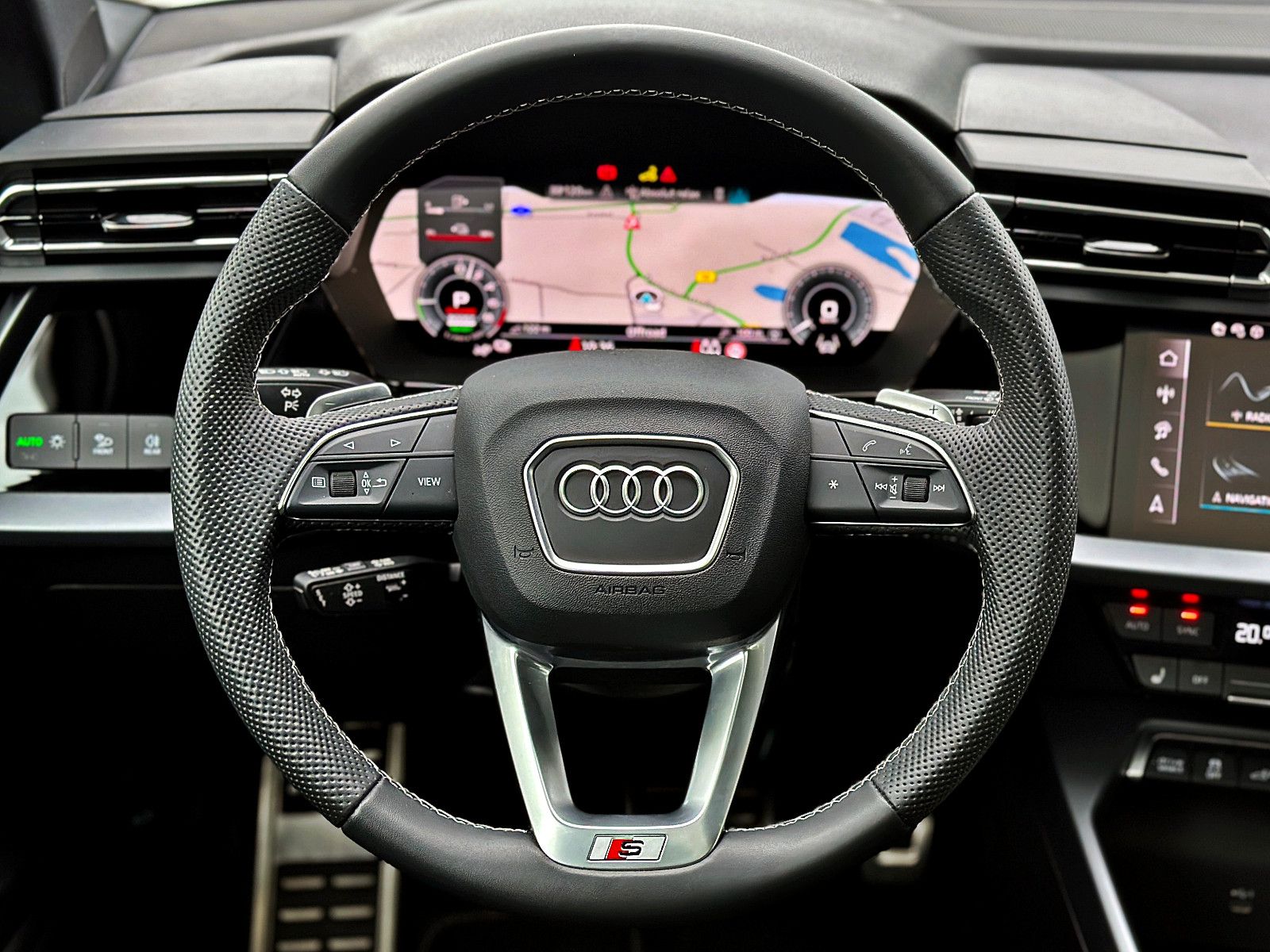Audi A3 Sportback 45TFSIe S LINE BLACK PANO KAMRA VC+