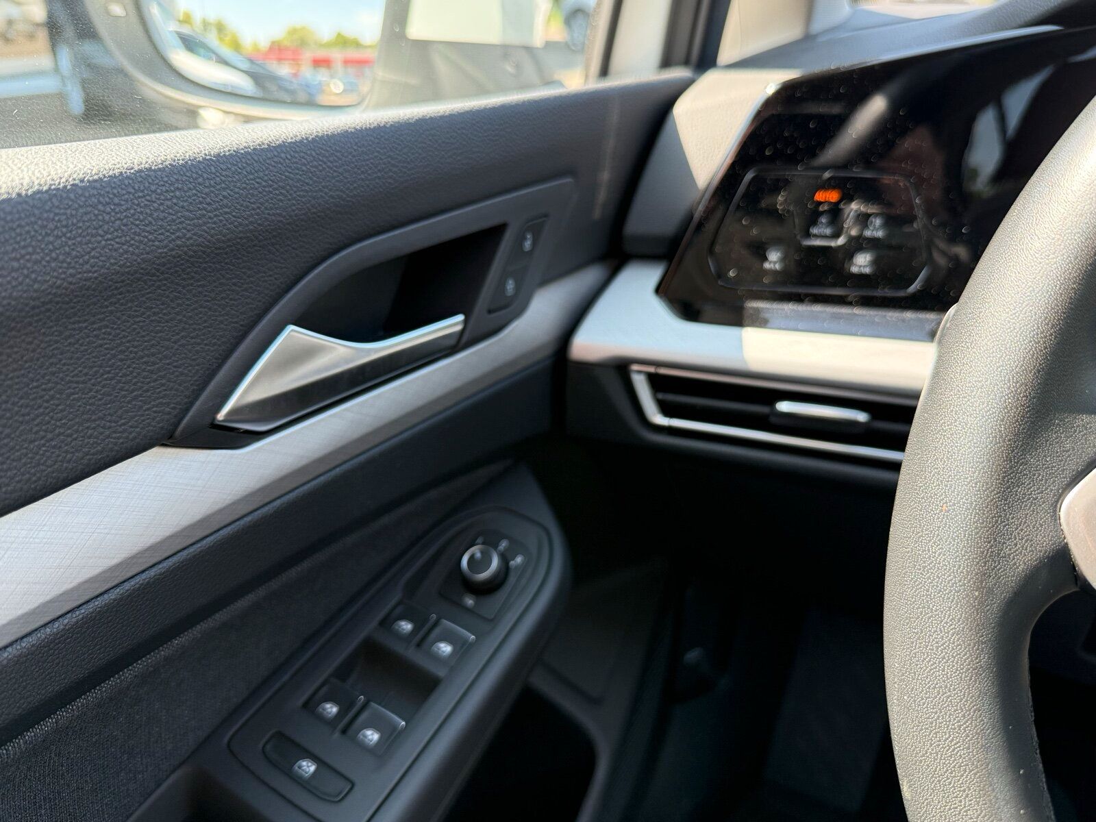 Volkswagen 1.5 eTSI Life - Samsaru's Car Outlet