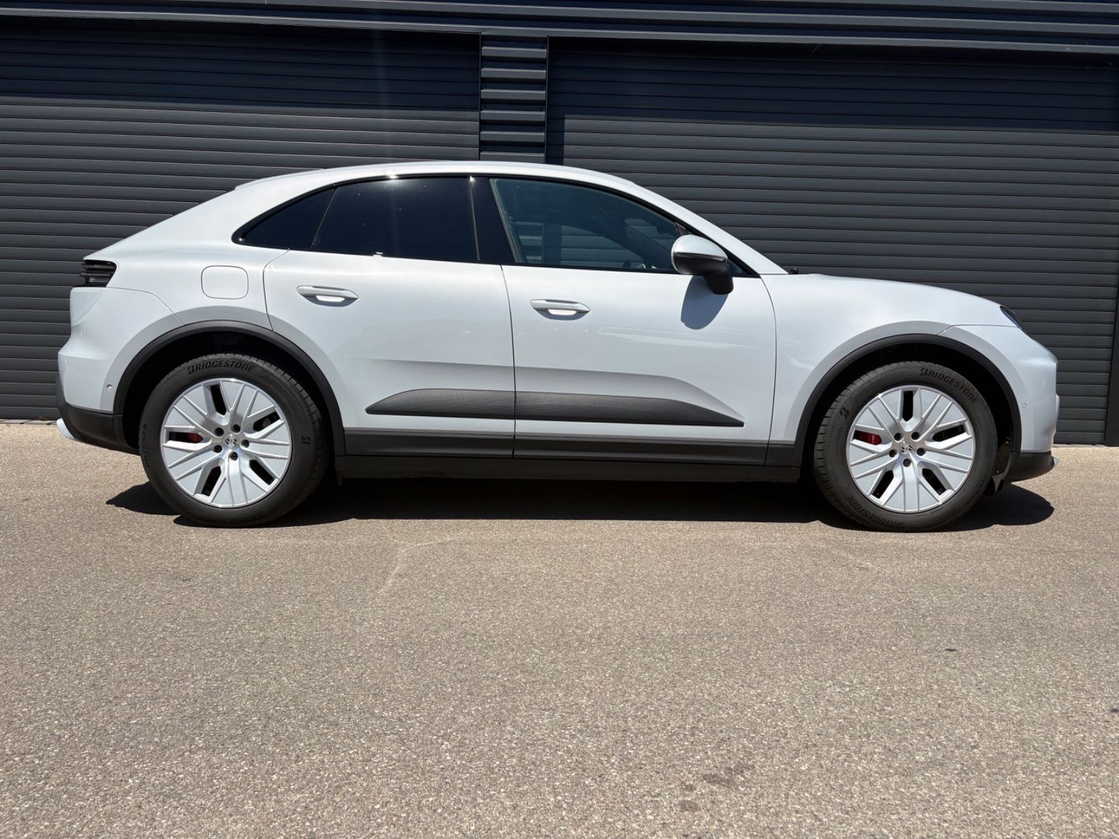 Porsche Macan Electric 4 S - Samsaru's Car Outlet