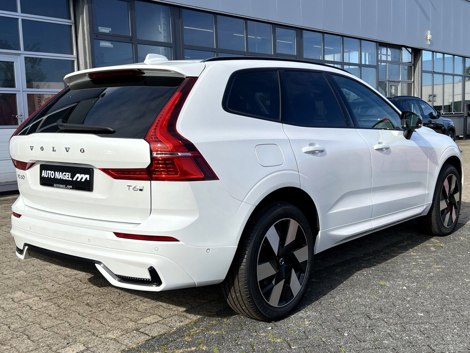 Volvo XC60 T6 Plus Dark AHK|PANO|20"|LEDER|FLED|