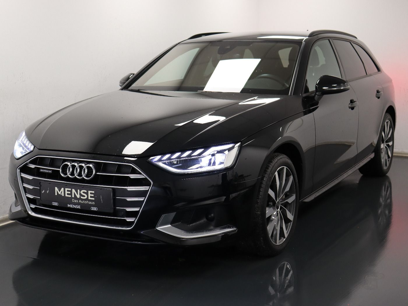 Audi A4 Avant 40 TDI quattro S tronic Advanced - Samsaru's Car Outlet