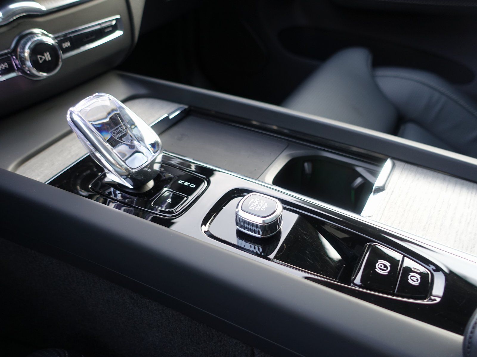 Volvo XC60 Ultra T8 AWD/Massage/B&W/FourC/AHK/360°/BLS