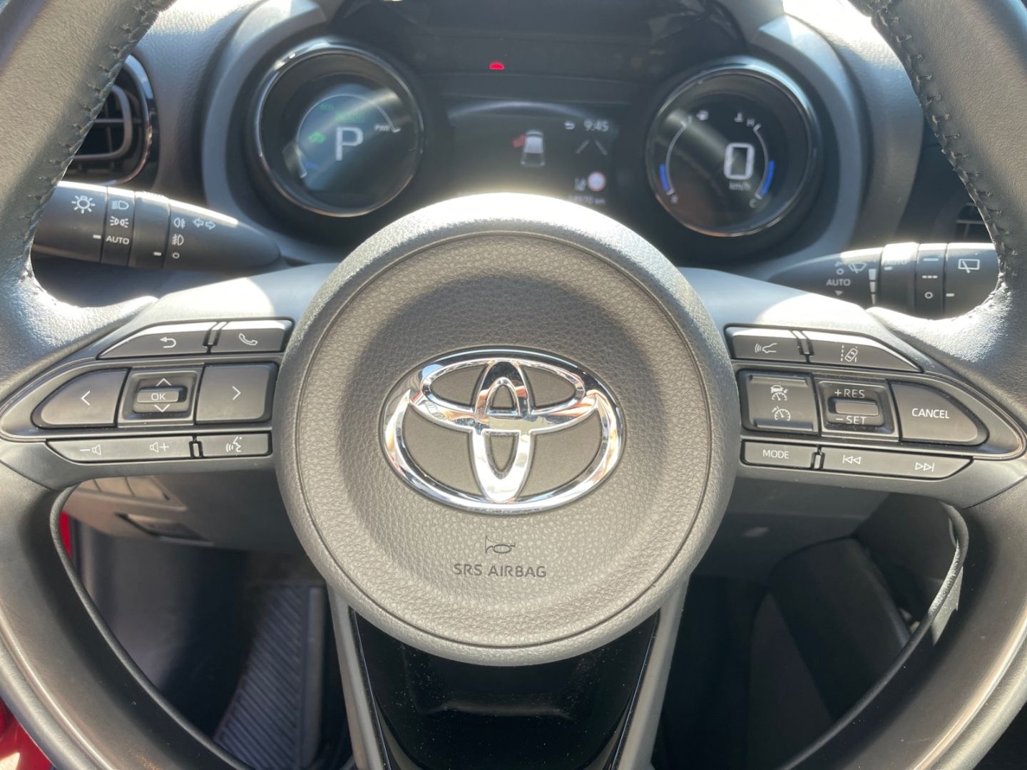 Toyota Yaris Hybrid 1.5 Style *LED*HUD*Navi*Teilleder*