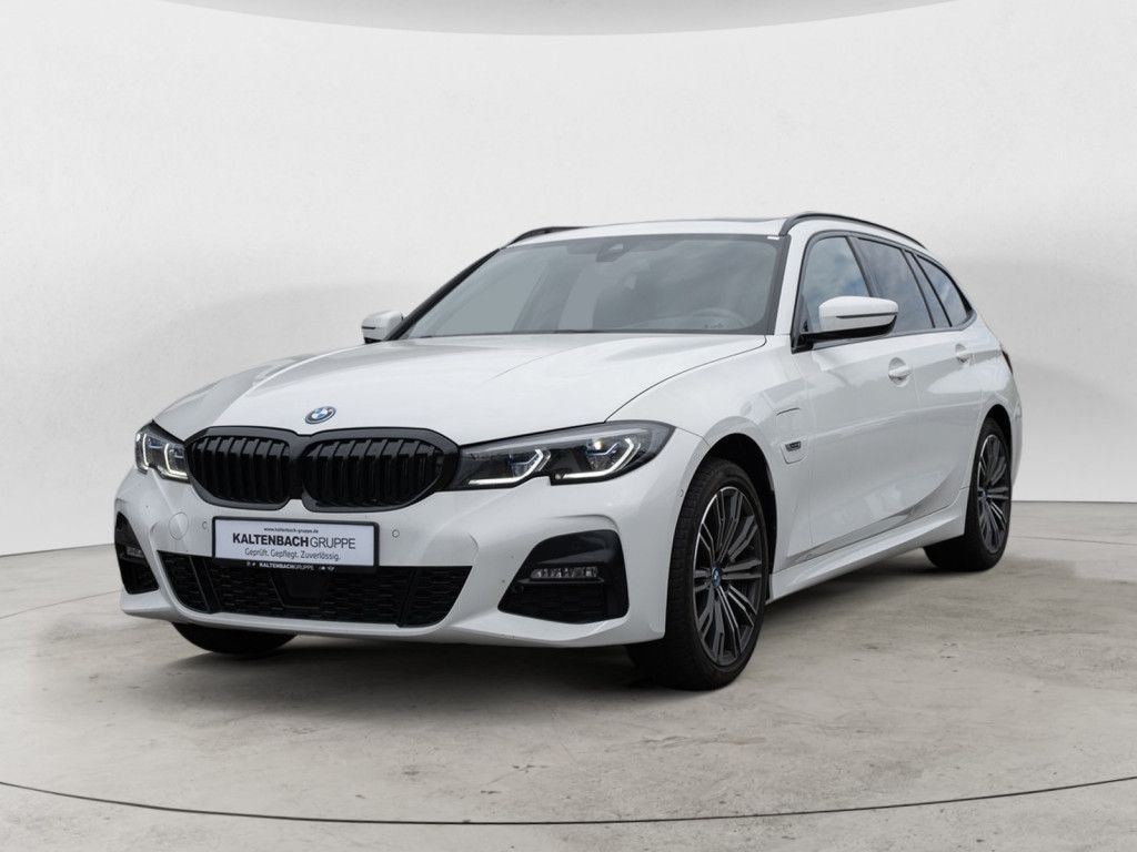 BMW 330e Touring xDrive M-Sport PANO AHK HUD LASER