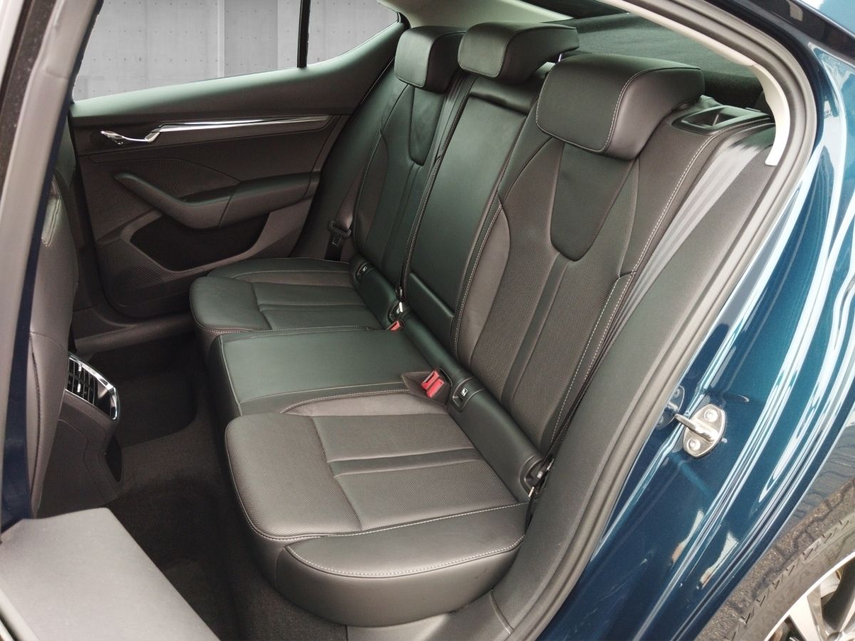 Skoda Octavia 1.4 TSI iV First Edition - Samsaru's Car Outlet
