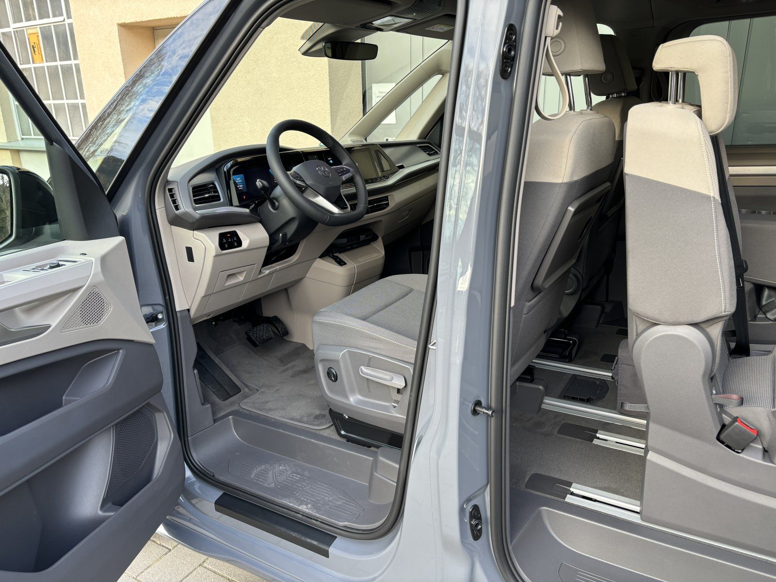 Volkswagen T7 Multivan 1.5 TSI OPF DSG Edition - Samsaru's Car Outlet
