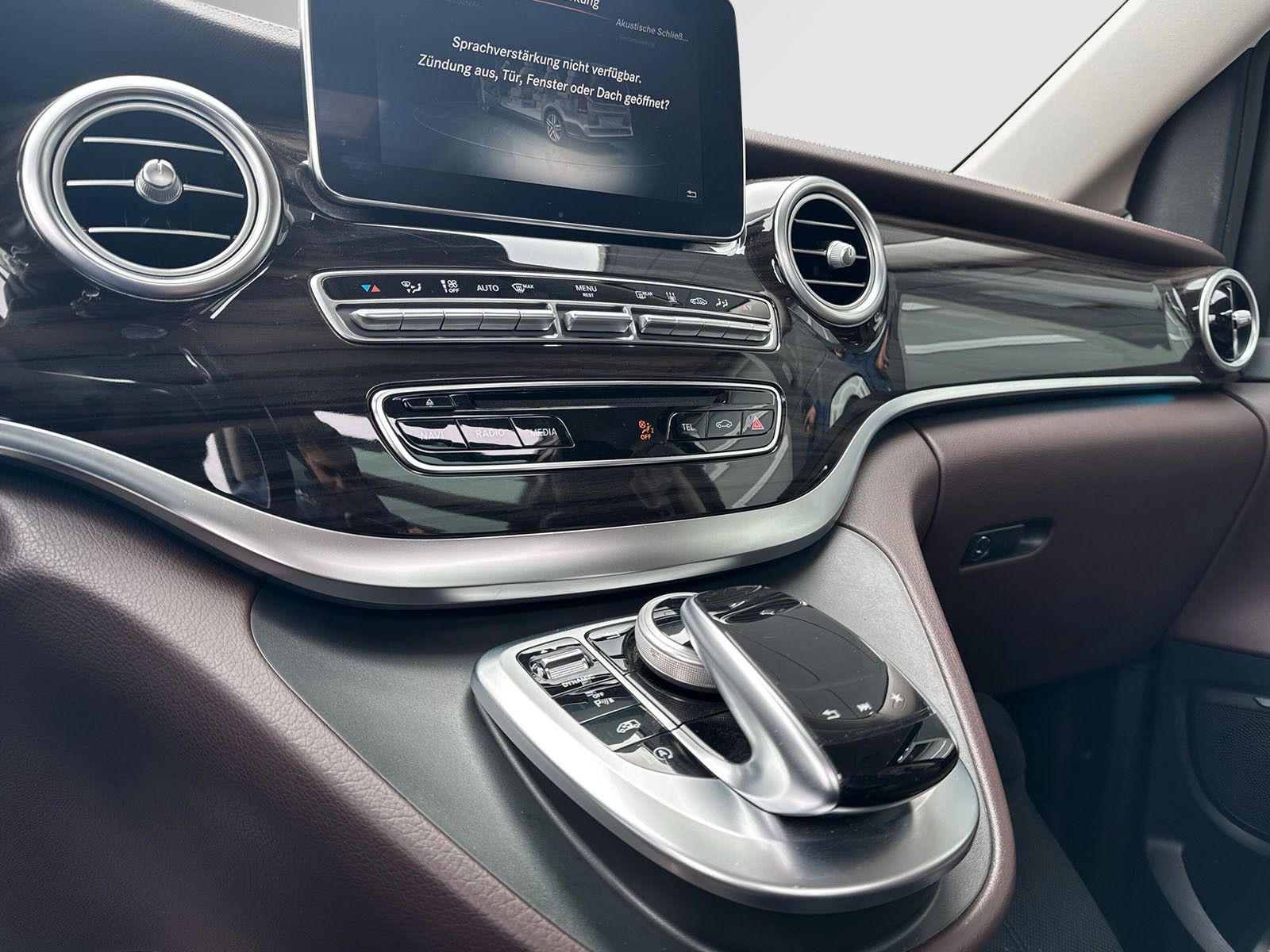 Mercedes-Benz V 250 AMG-Line - Samsaru's Car Outlet