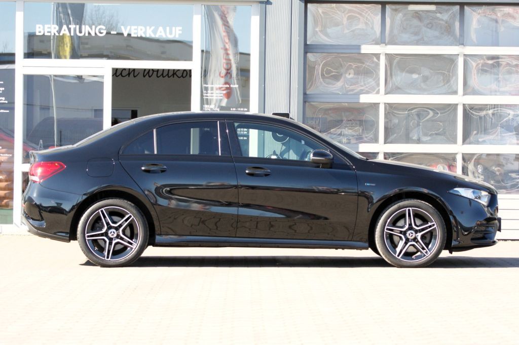 Mercedes-Benz A 250 e 8G-DCT AMG Line - Samsaru's Car Outlet