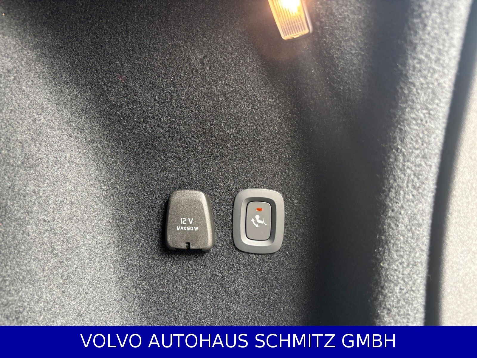 Volvo V60 T6 Ultra Dark Plug-In AWD Bowers AHK