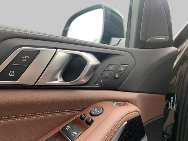 BMW X5 XDRIVE50E Sportpaket HUD Luftfederung AD Nive