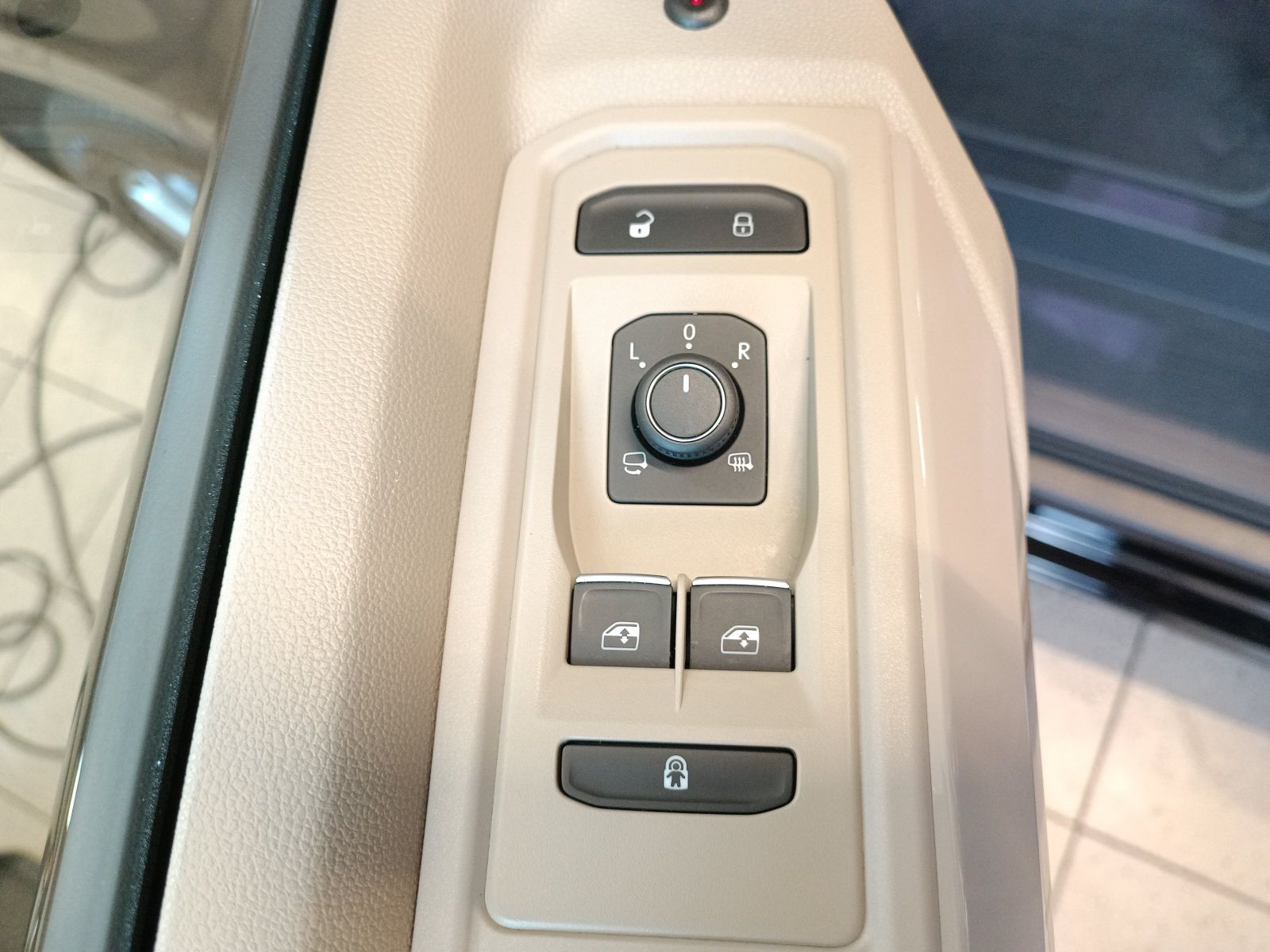 Volkswagen T7 Multivan 1,5 TSI eHybrid lang 4M AHK*ACC*LED
