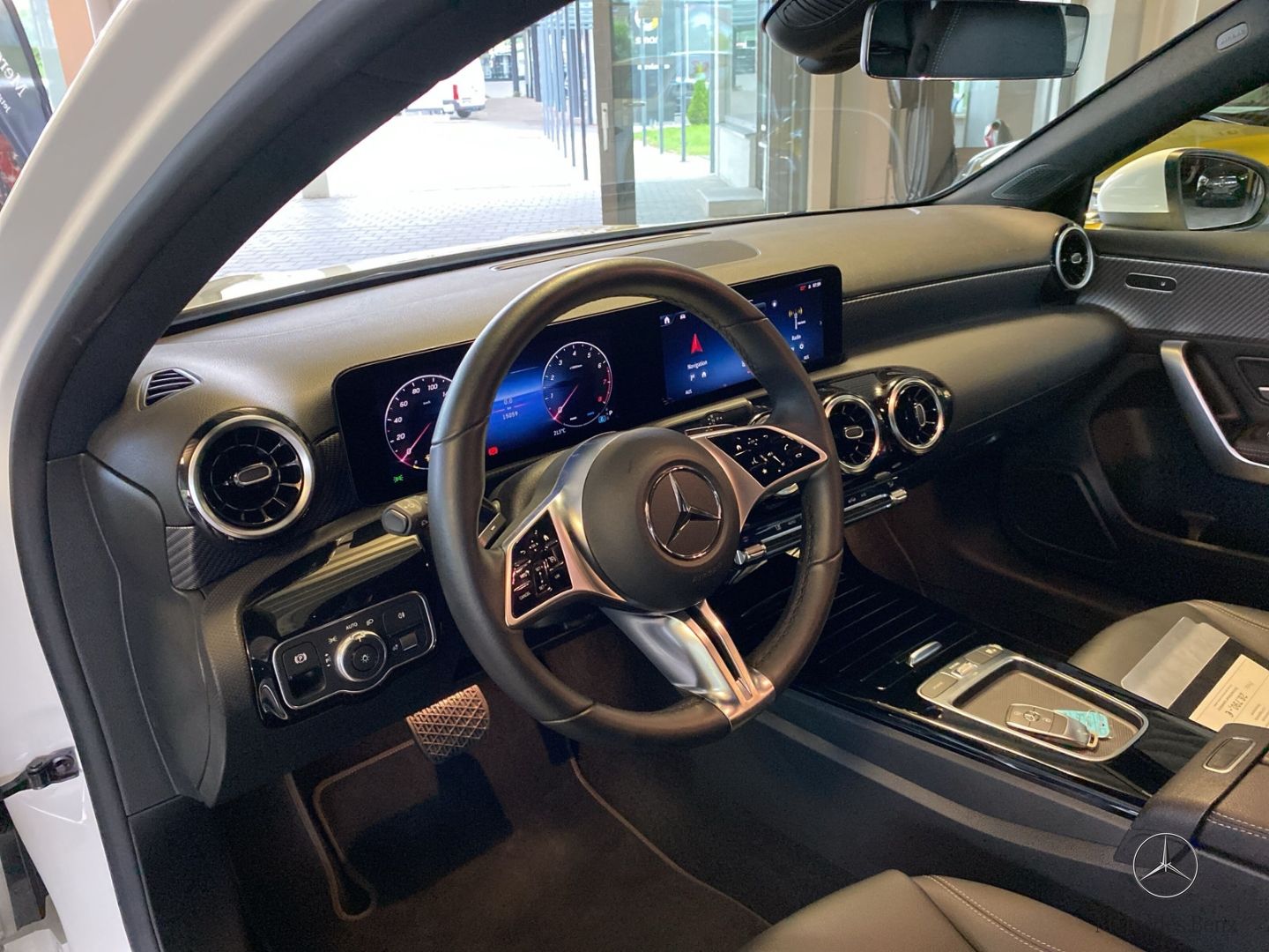 Mercedes-Benz A 180 7G-DCT PROGRESSIVE - Samsaru's Car Outlet