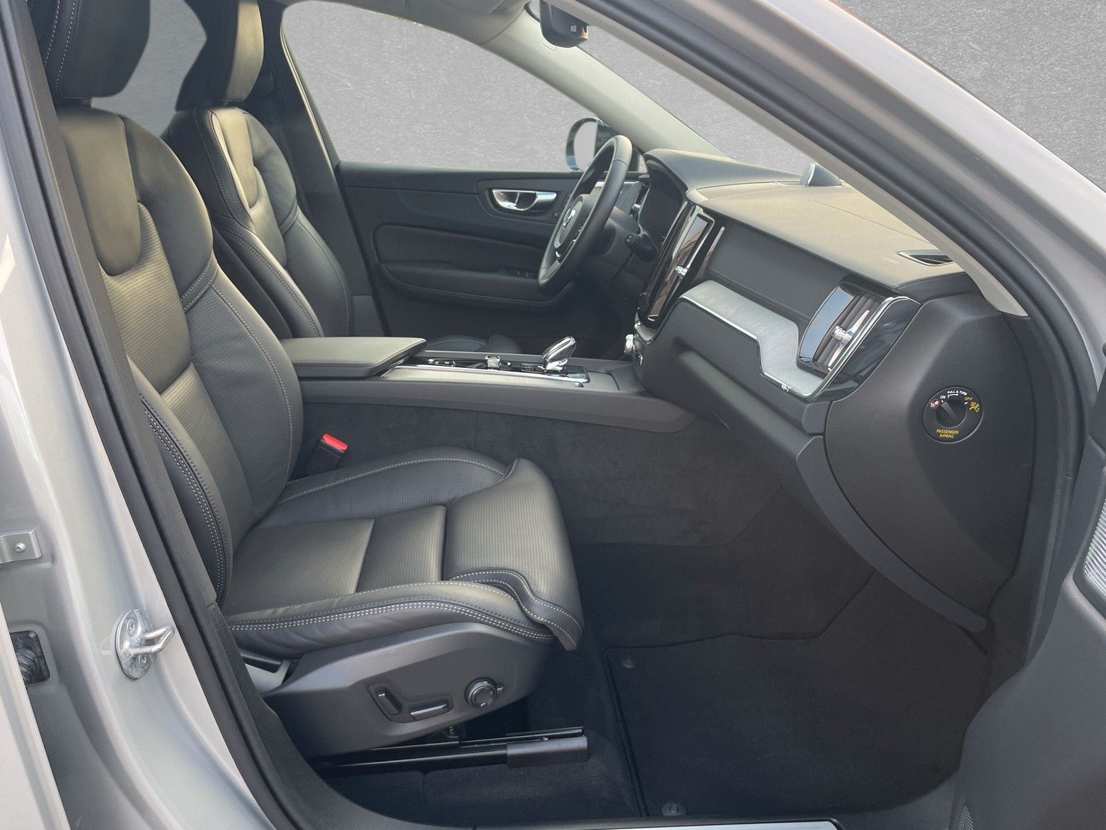 Volvo XC60 T8 Plug-in Hybrid AWD Ultra Dark AHK