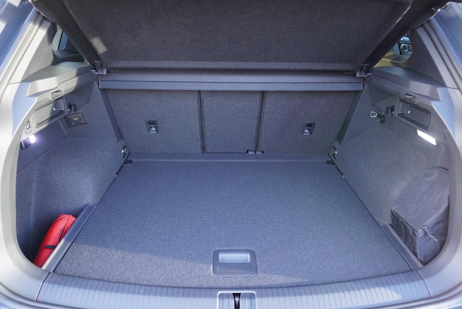 Volkswagen Tiguan 1.5 TSI DSG R-LINE - Samsaru's Car Outlet
