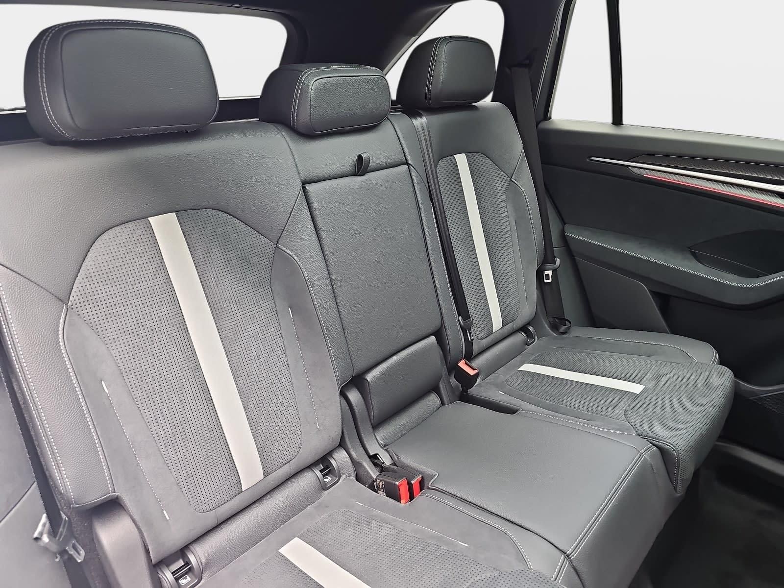 Skoda 1.5 TSI DSG IV PHEV SPORTLINE AHK PANO LM