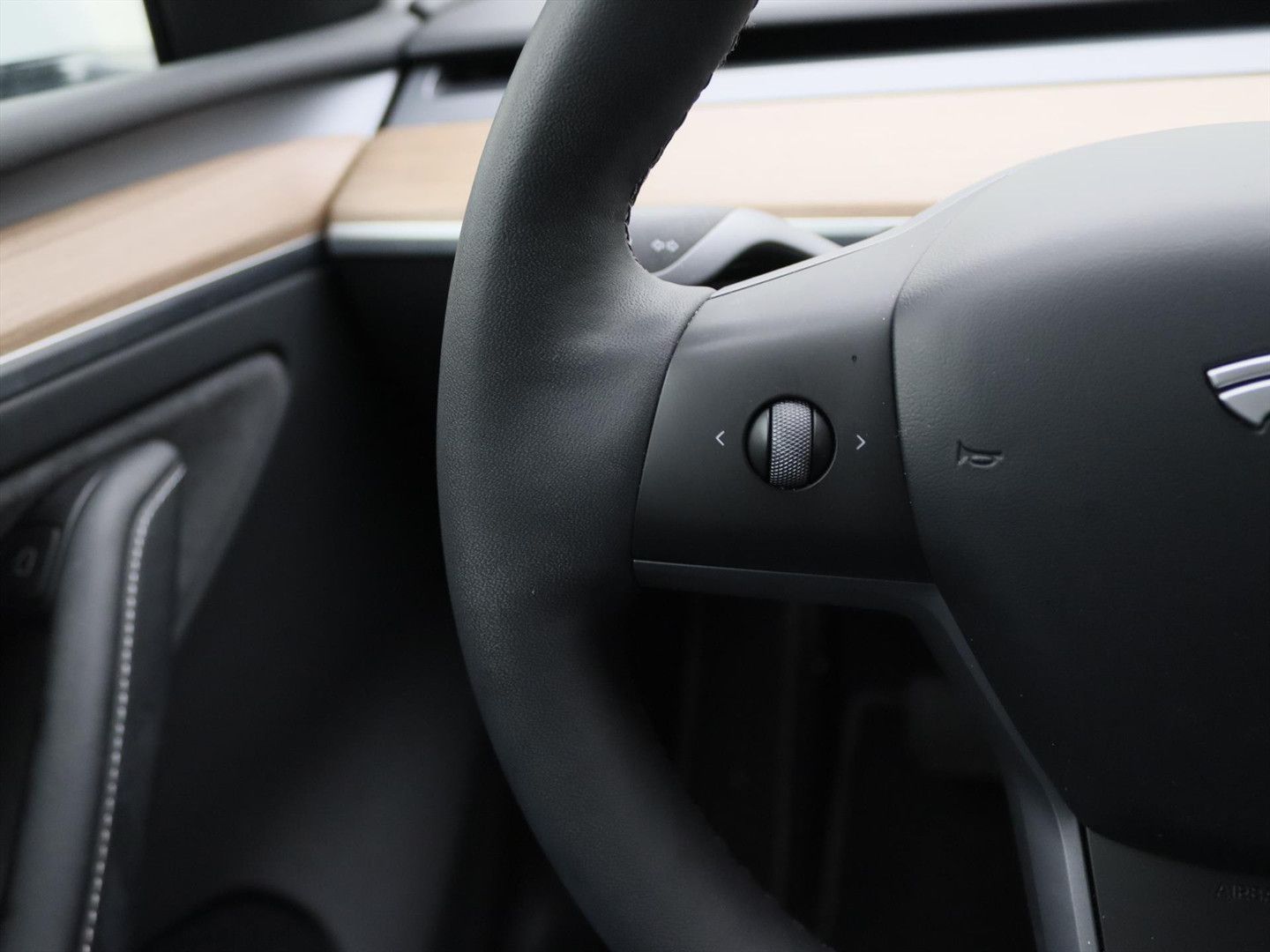 Tesla Model Y Long Range AWD 75kWh 351pk 93,7% SoH AMD