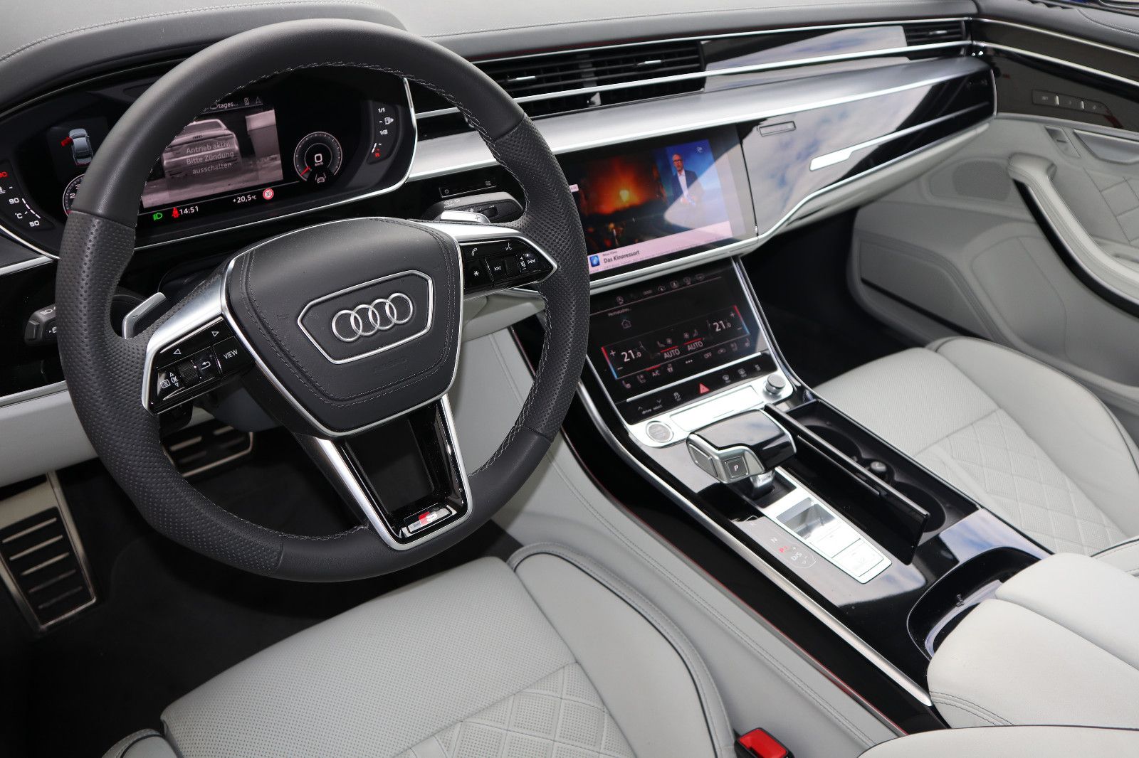 Audi A8L 60 TFSI V8 qu lang exclusive - Samsaru's Car Outlet